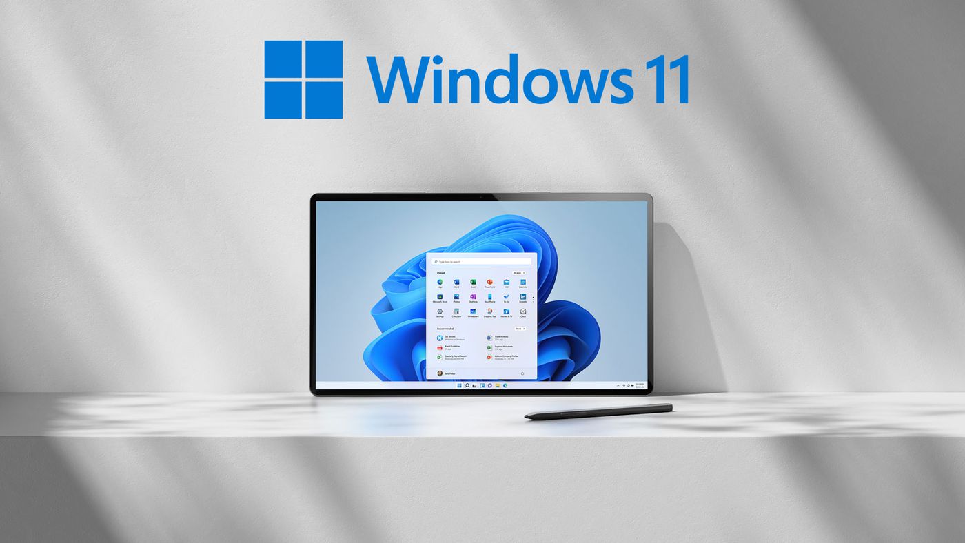 تصویر یک لپتاپ به همراه لوگوی ویندوز 11