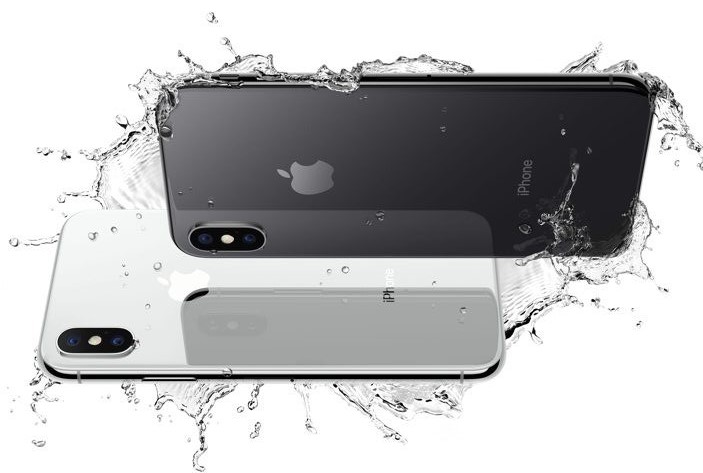 تصویر گوشی های Apple iPhone 12 در داخل آب