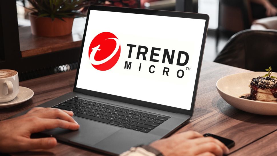 تصویر لوگوی آنتی ویروس Trend Micro Antivirus بر روی نمایشگر لپتاپ
